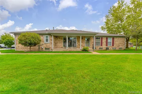 48679 Aberdeen Ct, Utica, MI 48315