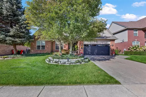 46245 Sawyer Ln, Macomb, MI 48044