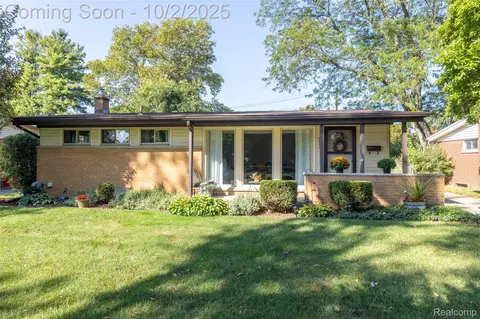 9253 Idaho St, Livonia, MI 48150