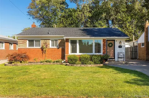 24566 Hayes St, Taylor, MI 48180