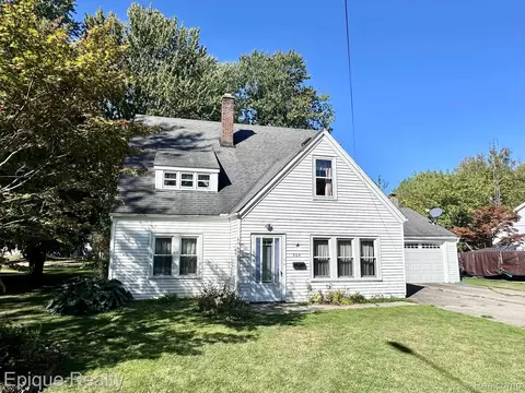 305 N Kennefic St, Yale, MI 48097
