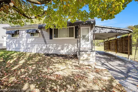 428 Jordon Rd, Pontiac, MI 48342