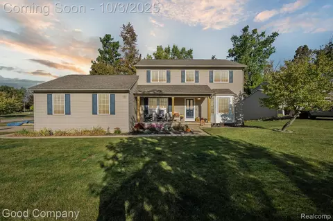 961 Loon Ct, Fenton, MI 48430