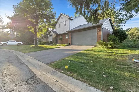 549 Winwood Ct, Walled Lake, MI 48390