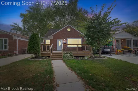 13651 Elgin St, Oak Park, MI 48237