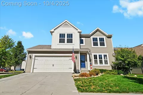 8680 Chippewa River Dr, Handy, MI 48836