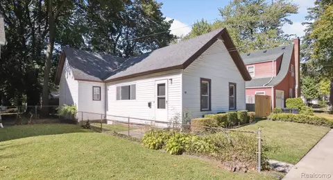 17 Madison Ave, Mount Clemens, MI 48043