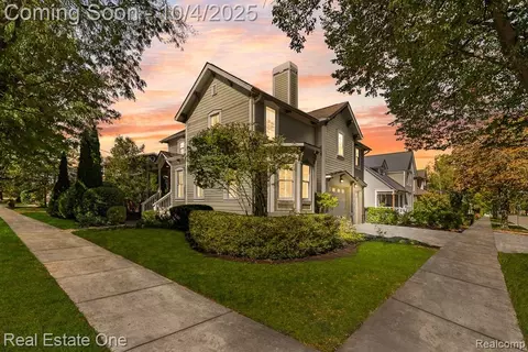 402 W 4th St, Rochester, MI 48307