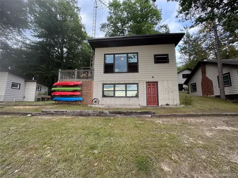5999 Oak Rd, Rose City, MI 48654
