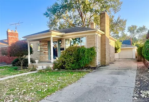 21640 Chalon St, Saint Clair Shores, MI 48080