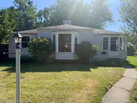 15240 Crescentwood Ave, Eastpointe, MI 48021
