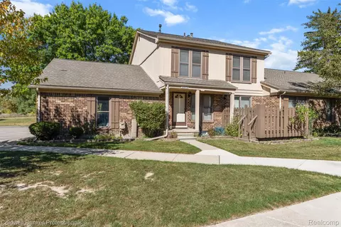 31872 Ivy Ln, Warren, MI 48093