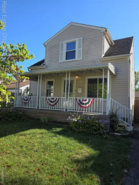 1028 E Pearl Ave, Hazel Park, MI 48030