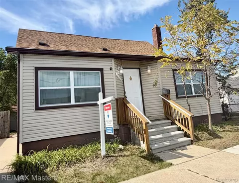 1024 Electric St, Wyandotte, MI 48192