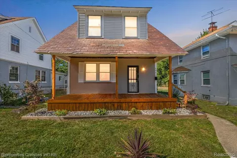 141 Oliver St, Pontiac, MI 48342
