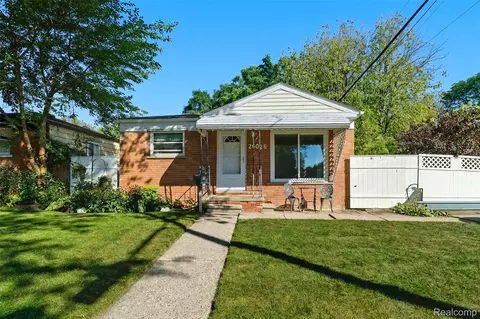 26026 Brettonwoods St, Madison Heights, MI 48071