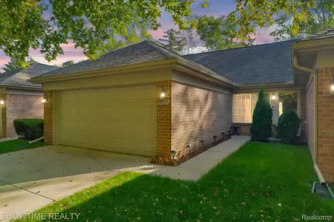 51118 Courtyard Dr, New Baltimore, MI 48047