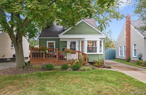 1896 Cambridge Rd, Berkley, MI 48072