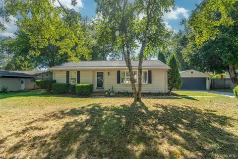 20351 Lacrosse Ave, Southfield, MI 48076