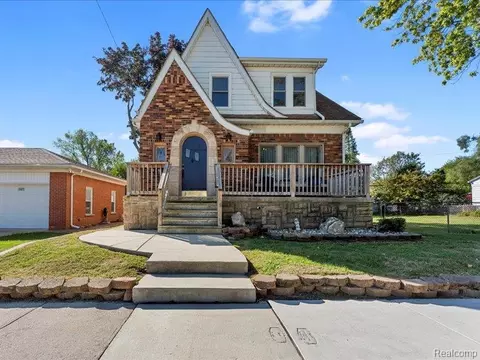 349 Clinton St, Wyandotte, MI 48192
