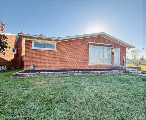 4709 23rd St, Wyandotte, MI 48192