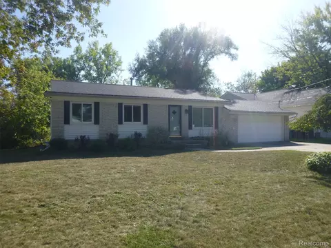 2936 Wisconsin Rd, Troy, MI 48083