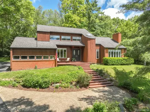 5944 Waterford Hl, Independence, MI 48346