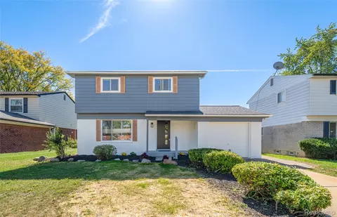 14251 Elgin St, Oak Park, MI 48237