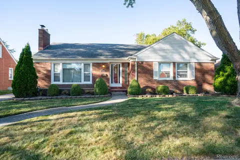 13440 Phelps St, Southgate, MI 48195