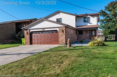 41541 Belvidere St, Harrison, MI 48045