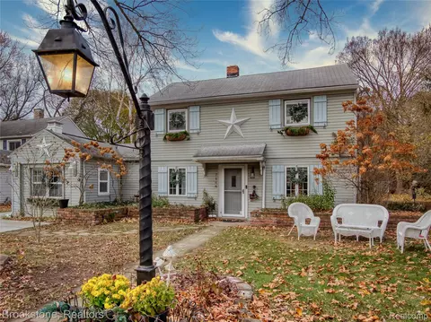 7146 Arrowood Dr, West Bloomfield, MI 48324