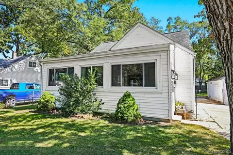 21160 Inkster Rd, Southfield, MI 48033