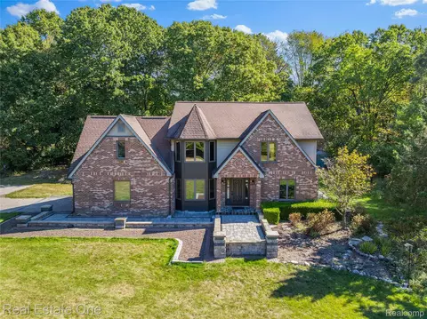4097 Merna Ln, Brighton, MI 48380