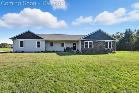 12600 Hibner Rd, Hartland, MI 48353
