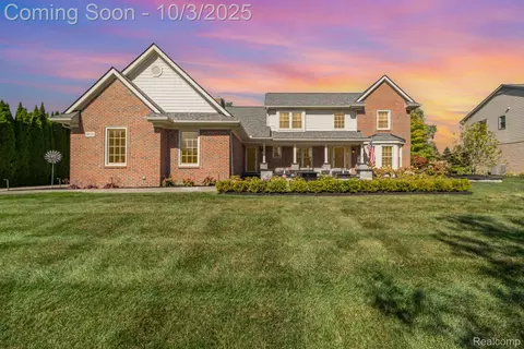 48434 Hill Top Dr E, Plymouth, MI 48170
