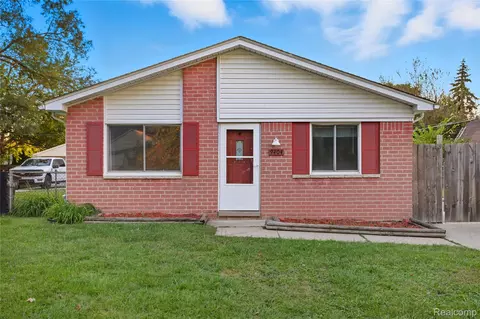 9404 Princess St, Taylor, MI 48180