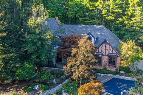 1214 Copperwood Dr, Bloomfield Hills, MI 48302