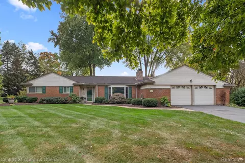 47245 Battleford Ln, Northville, MI 48167