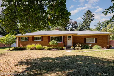 1429 N Cass Lake Rd, Waterford, MI 48328