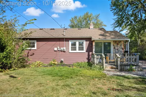 32317 Ogemaw St, Westland, MI 48186