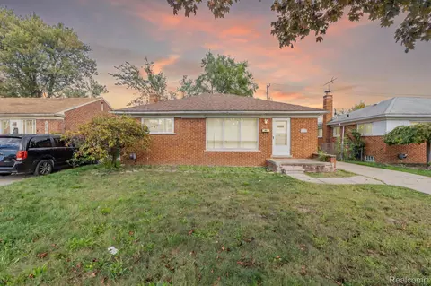 24834 Raven Ave, Eastpointe, MI 48021