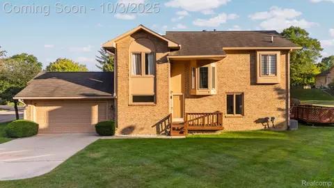 35375 Blue Spruce Dr, Farmington, MI 48335