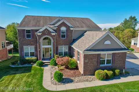6363 Amber Ln, Grand Blanc, MI 48439