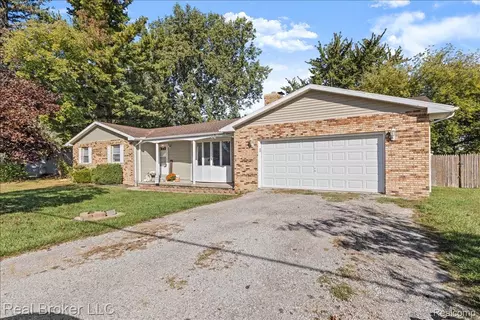 4268 Ravenswood Rd, Port Huron, MI 48060