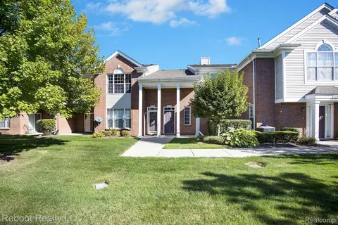 16498 Norfolk Dr, Macomb, MI 48044