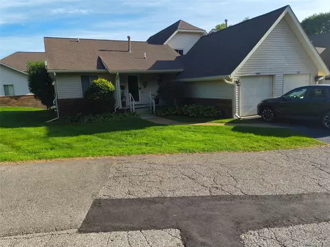 9085 Bavarian Way, Springfield, MI 48348