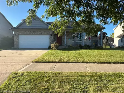 60 Old Carriage Ln, Lapeer, MI 48446
