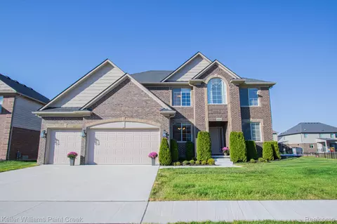 19097 Paddington Ln, Macomb, MI 48042