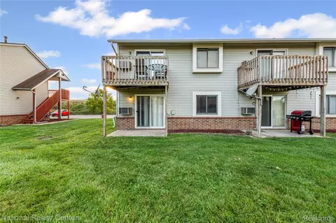 31751 Nardelli Ln, Roseville, MI 48066