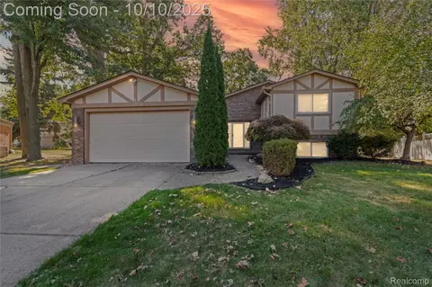 34025 Inverarry Ct, Sterling Heights, MI 48312